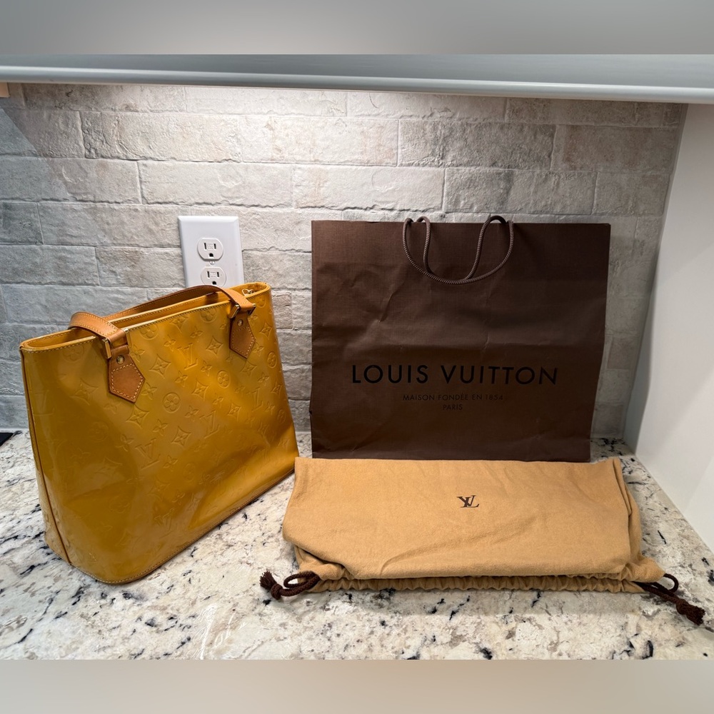 Louis Vuitton EUC Monogram Vernis Houston Handbag TH0071